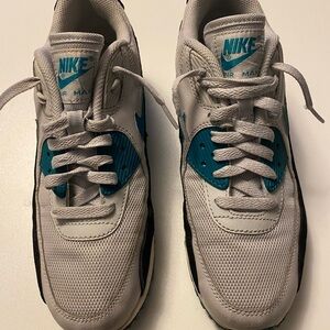 Nike Air Max 90 Size: M: 9 W: 10 1/2